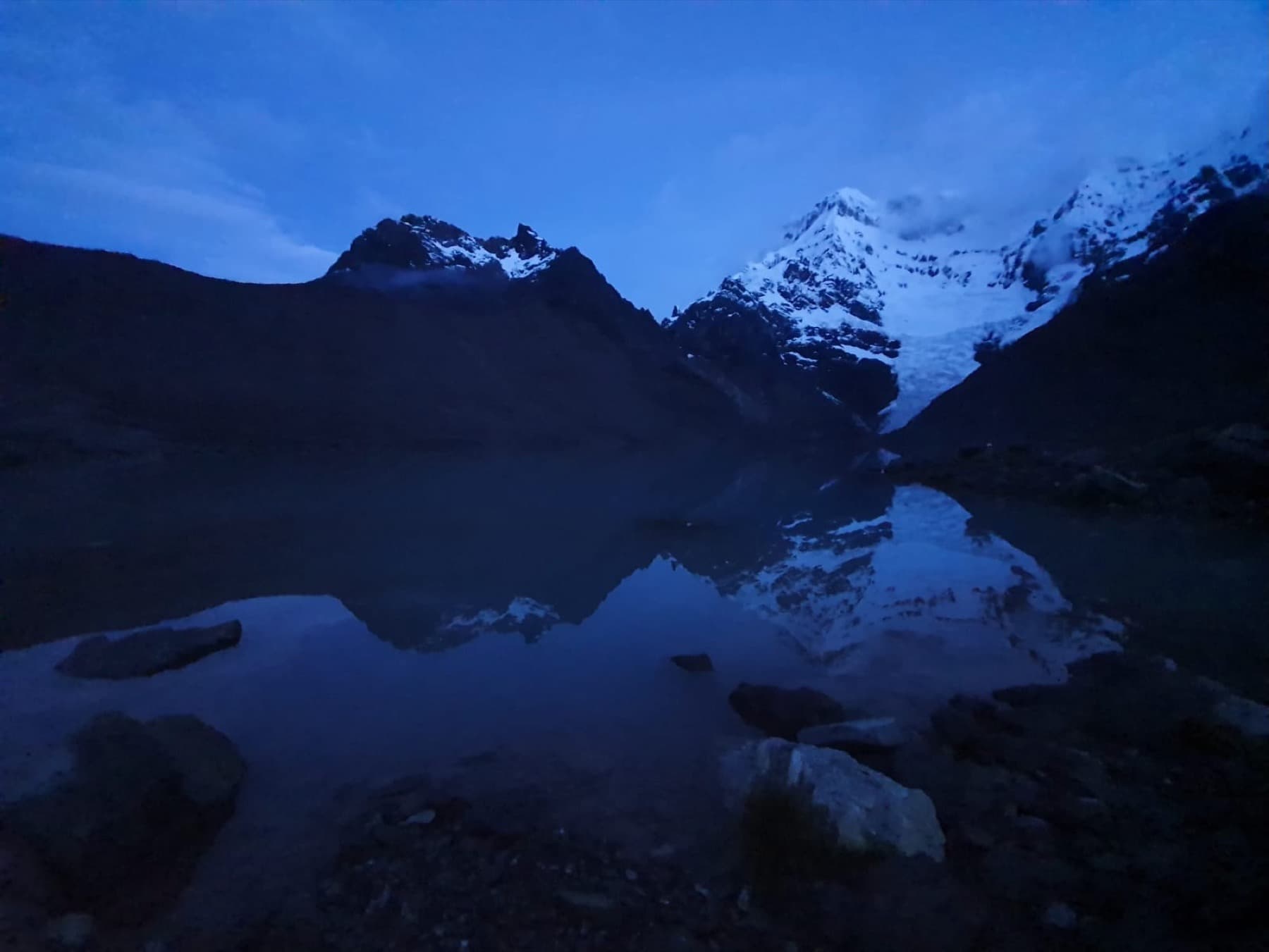 Lago sagrado de los Andes